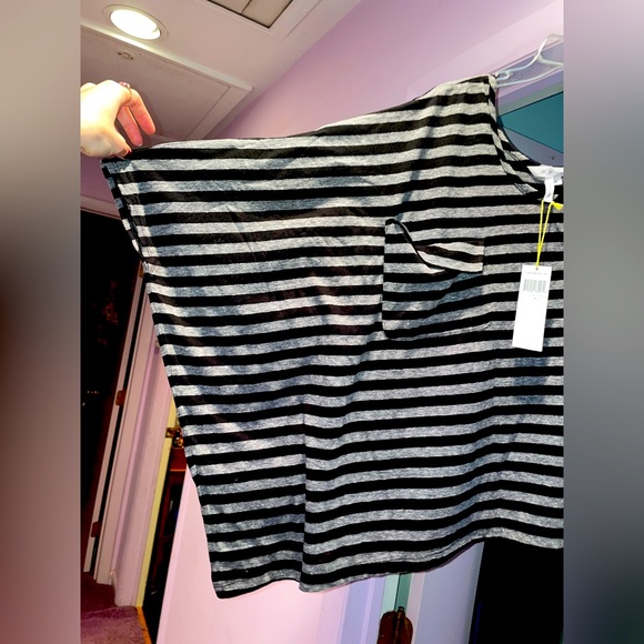NWT!! BCBGeneration Size M Asymmetrical Striped Black/Gray T-Shirt w Pocket🌚 - Picture 5 of 6